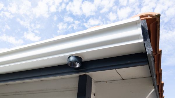 Seamless Gutters Installation in Miami Beach