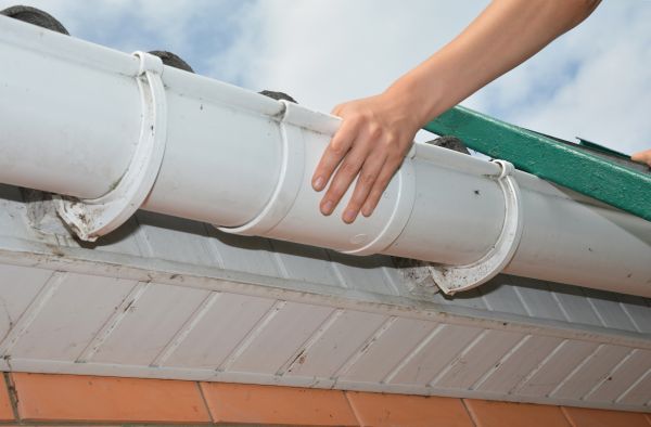 Gutter Reattachment in Miami Beach